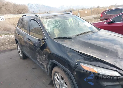 2015 Jeep Cherokee Latitude z USA, uszkodzony, nr VIN 1C4PJLCS1FW793423